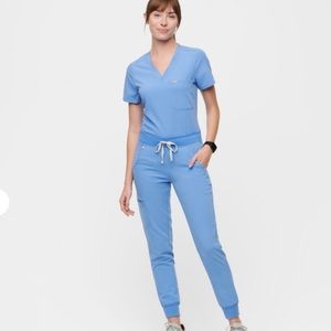 Figs Scrub Set in Ceil Blue (Zamora Jogger and Casma Top)
